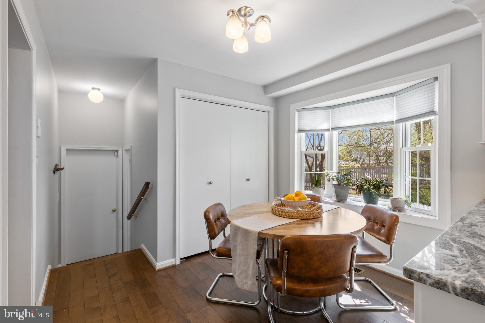 403 Halsey Road Annapolis, MD 21401 - Photo 11 of 32 Breakfast Nook with Bay window