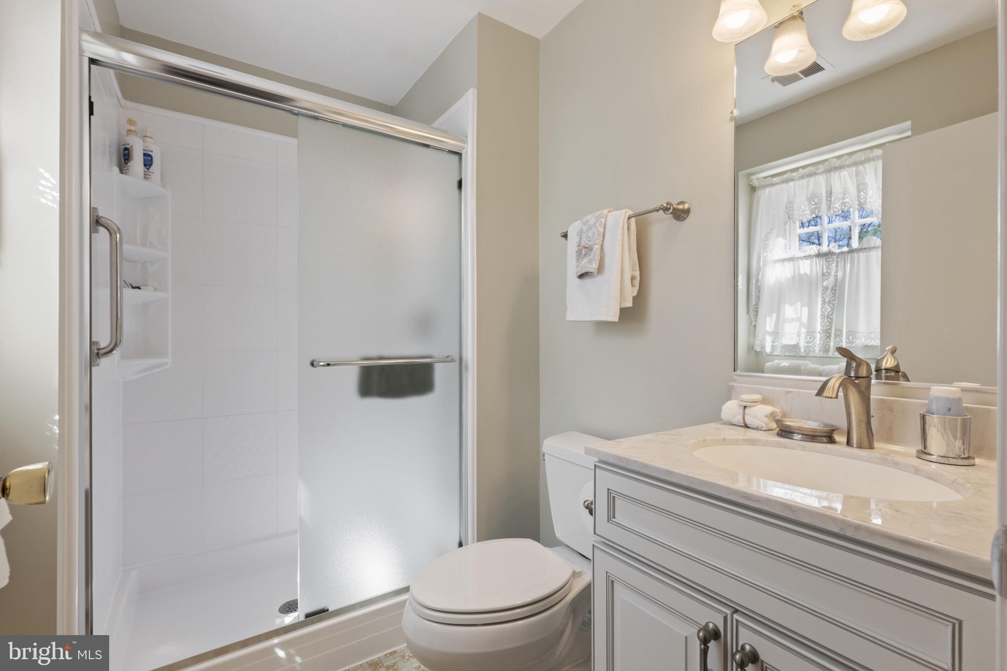 403 Halsey Road Annapolis, MD 21401 - Photo 20 of 32 Owners Bath