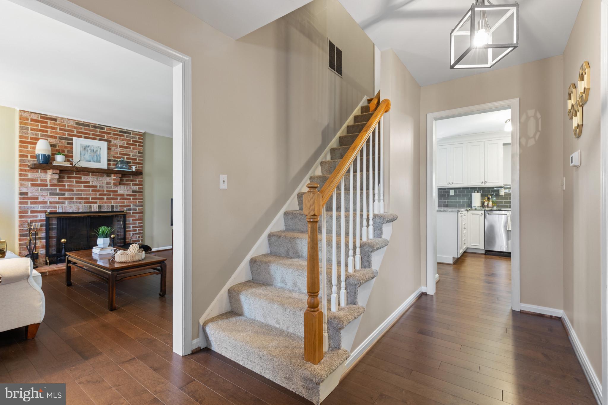403 Halsey Road Annapolis, MD 21401 - Photo 2 of 32 Entrance Foyer