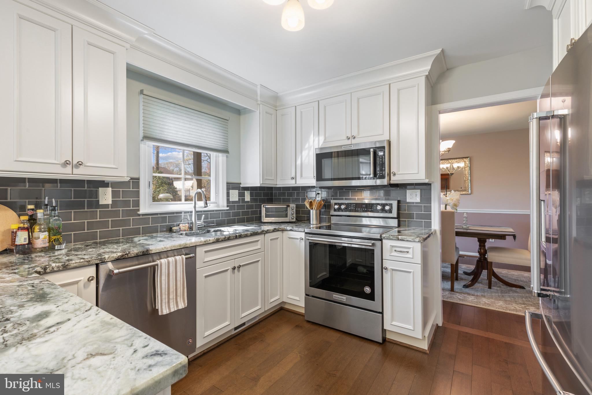 403 Halsey Road Annapolis, MD 21401 - Photo 9 of 32 Upgraded Granite & Appliances