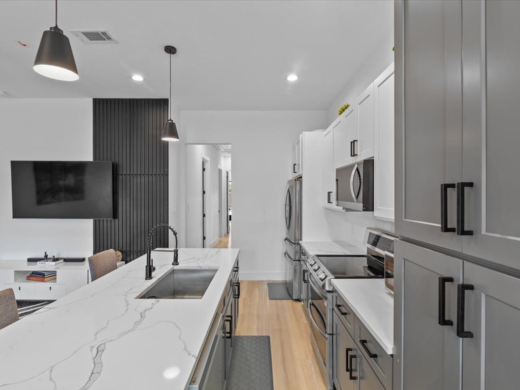 3549 Amos Street Houston, TX 77021 - Photo 21 of 25 a en suite bathroom with a double vanity sink a mirror and shower