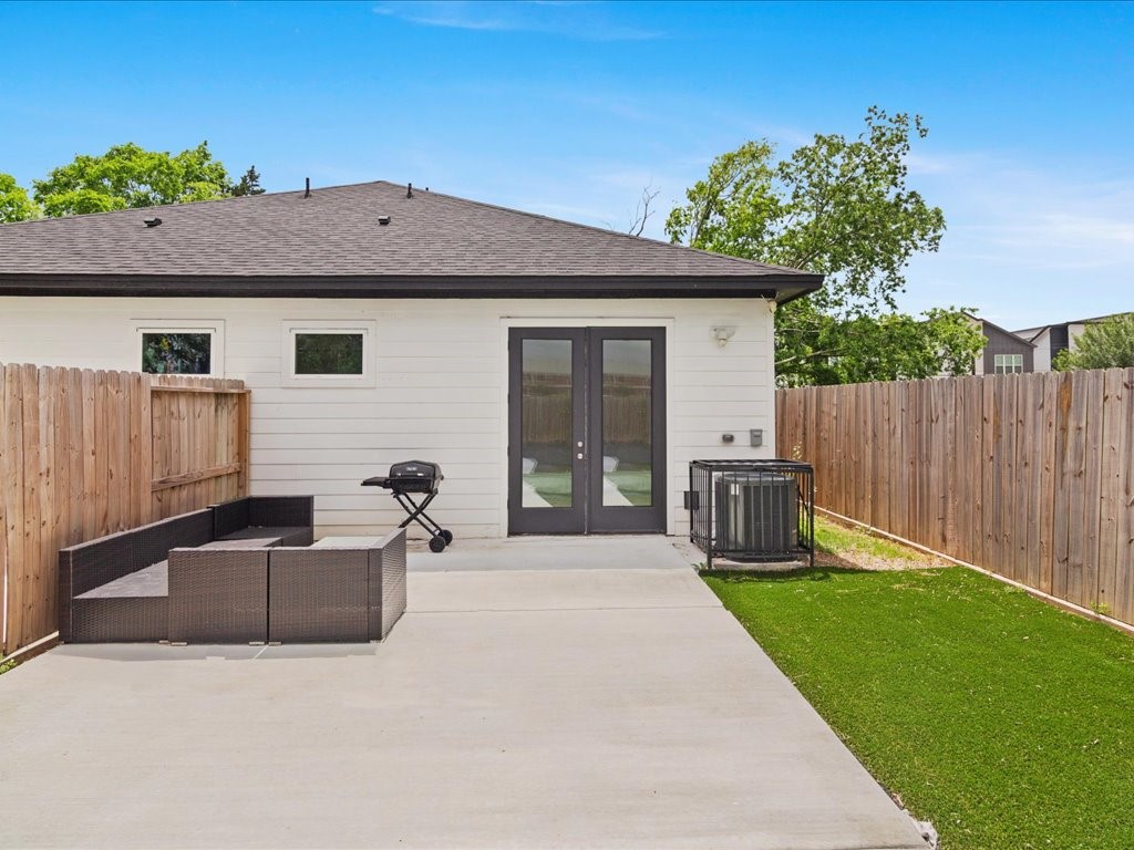 3549 Amos Street Houston, TX 77021 - Photo 24 of 25 a backyard of a house with seating space