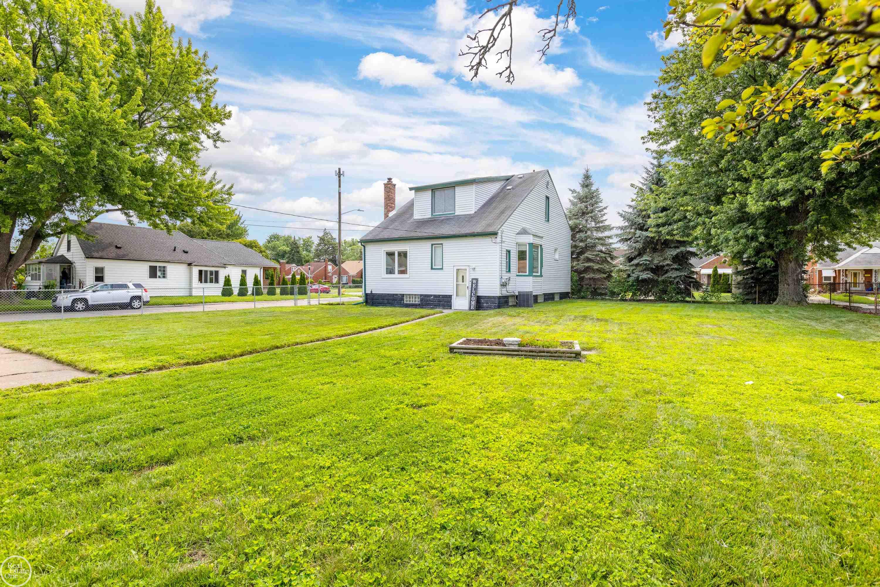 15151 Stephens Road Eastpointe, MI 48021 - Photo 33 of 41