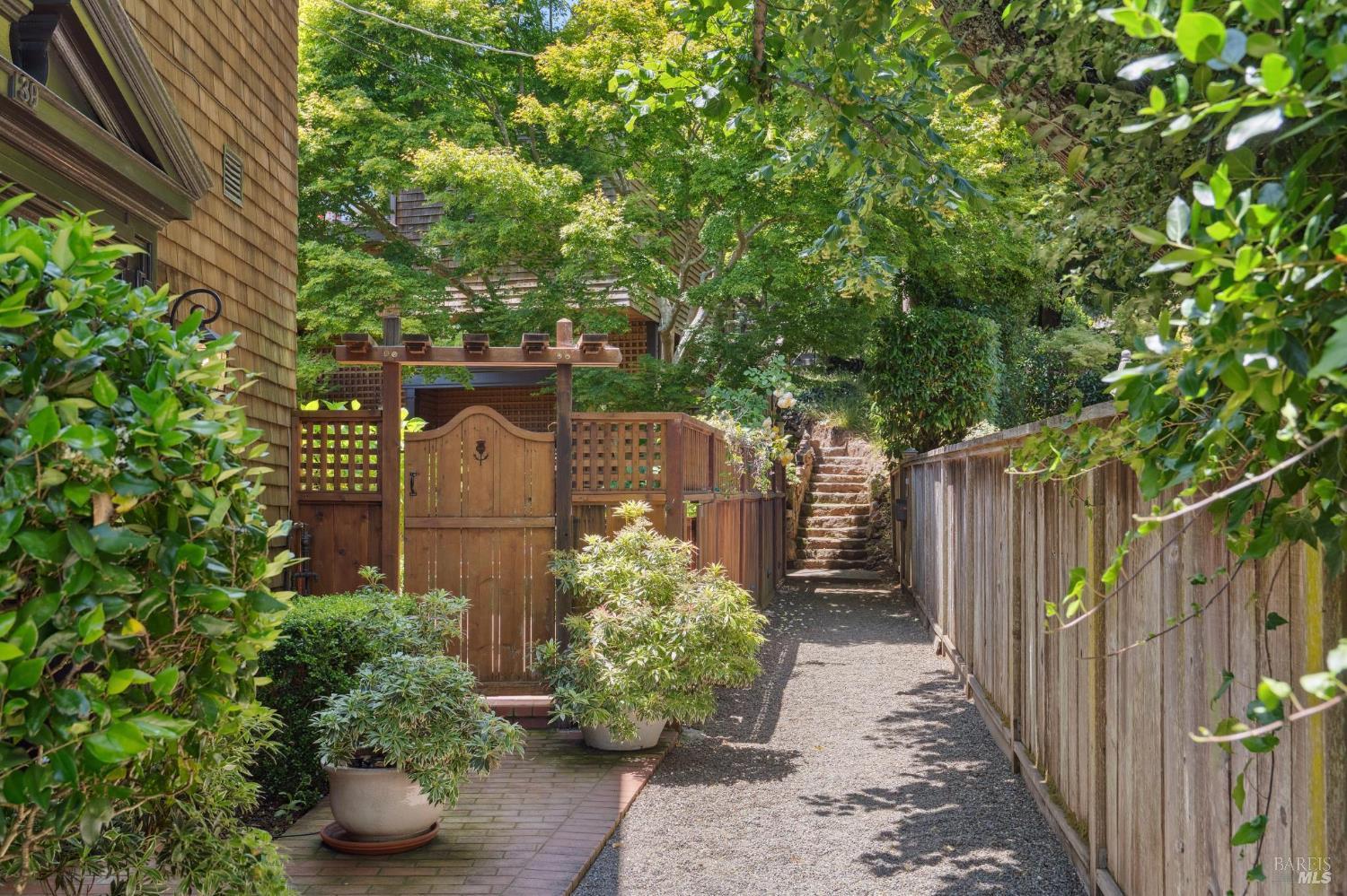 39 Cooper Lane Sausalito, CA 94965 - Photo 44 of 71 a backyard of a house with lots of green space