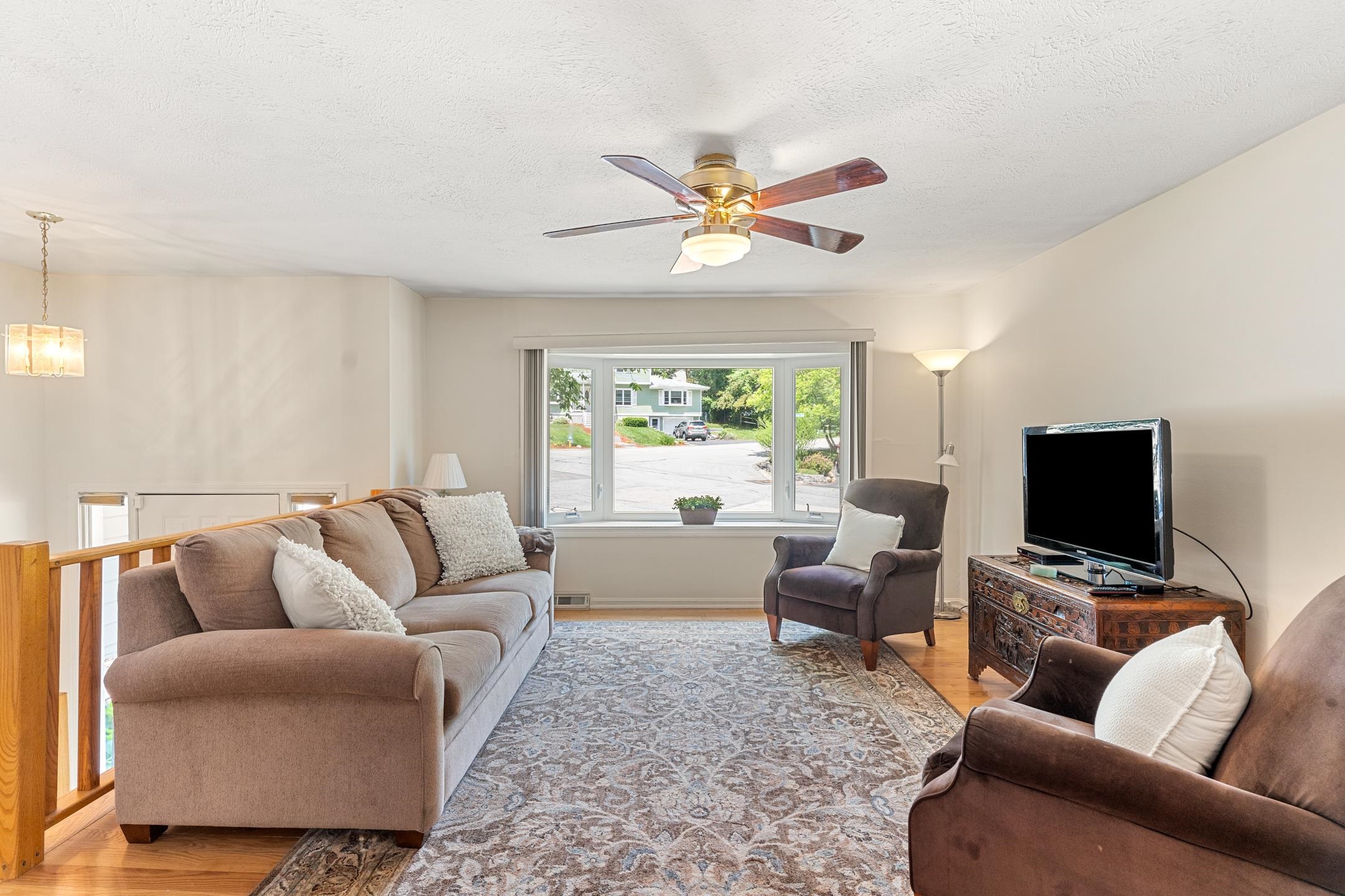 17 Wethersfield Road Nashua, NH 03062 - Photo 12 of 36