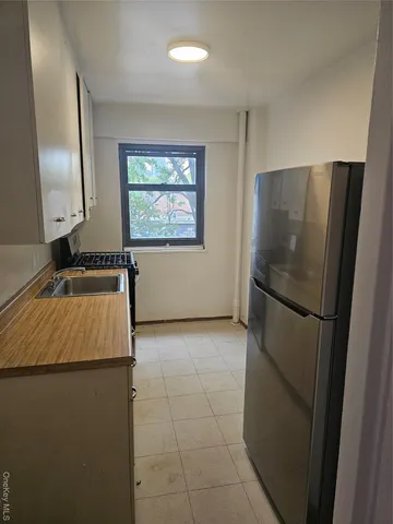 $355,000 | 21-85 34th Avenue, Unit 3B | Astoria