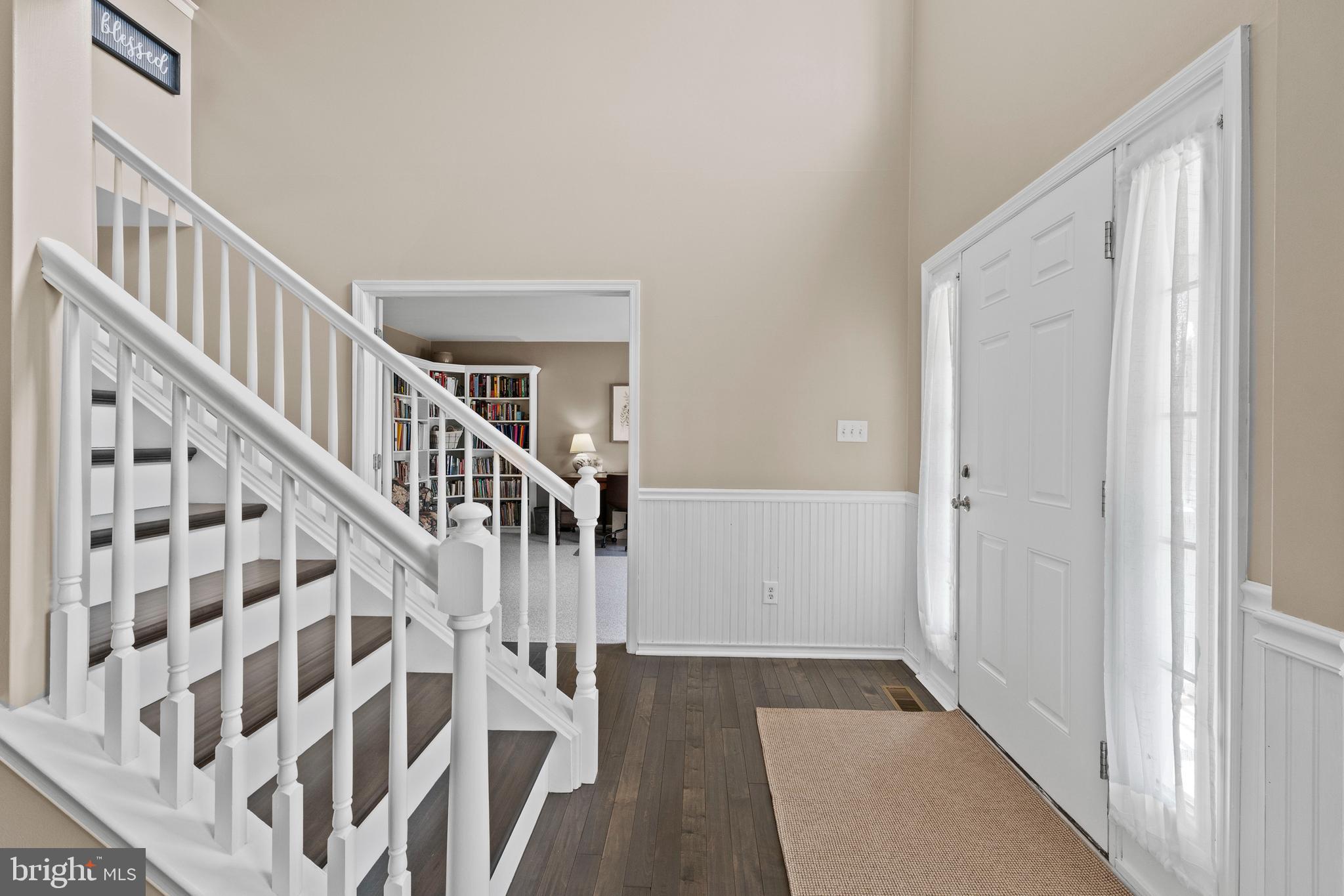 2532 Brooke Road Pennsburg, PA 18073 - Photo 9 of 59 Foyer