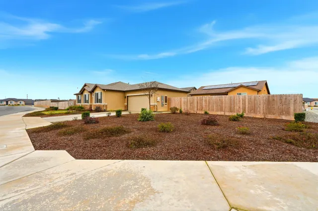 a view of a house with a backyard