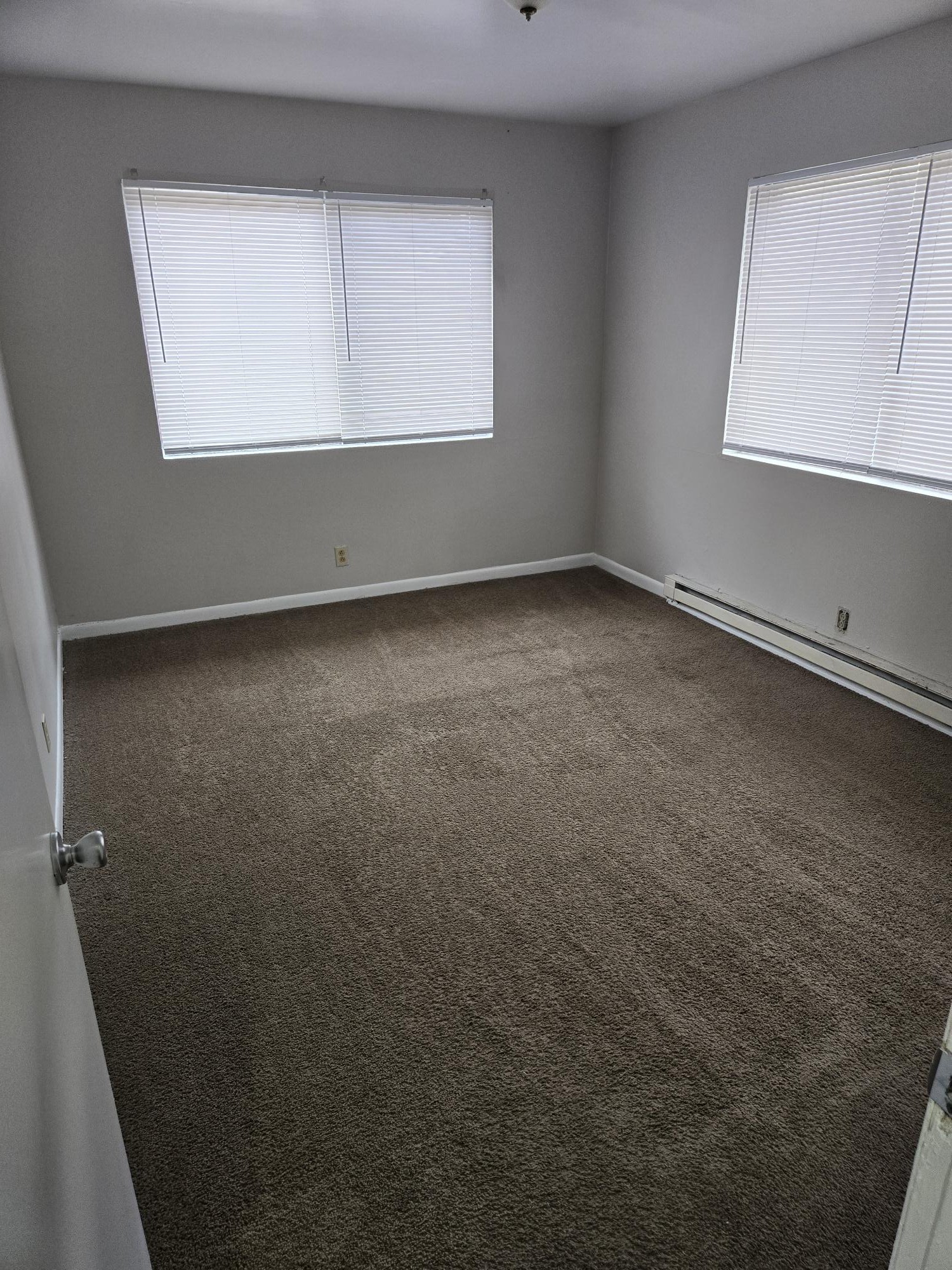 550 Harding Place, Unit F120 Nashville, TN 37211 - Photo 3 of 7 an empty room with a window