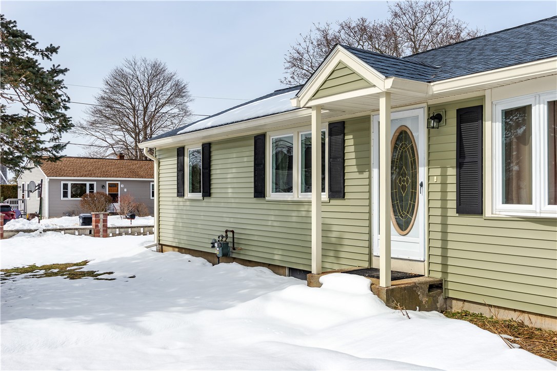 586 Child Street Warren, RI 02885 - Photo 5 of 46