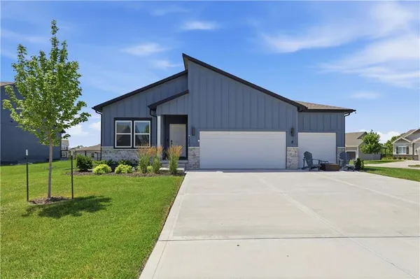 $500,000 | 1543 Southwest Arbor Valley Drive, Lee's Summit, MO 64082