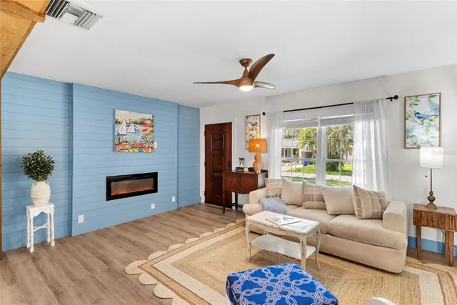 $1,050,000 | 759 Lantana Avenue, Clearwater Beach, FL 33767