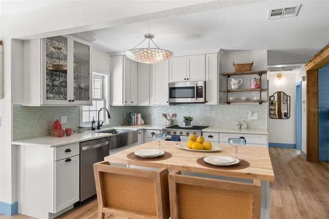 $1,050,000 | 759 Lantana Avenue, Clearwater Beach, FL 33767