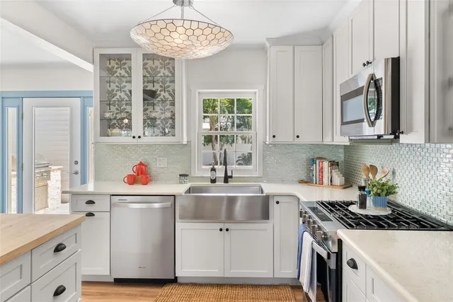 $1,050,000 | 759 Lantana Avenue, Clearwater Beach, FL 33767