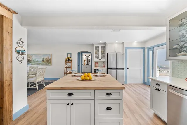 $1,050,000 | 759 Lantana Avenue, Clearwater Beach, FL 33767