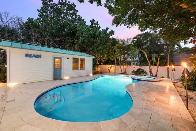 $1,050,000 | 759 Lantana Avenue, Clearwater Beach, FL 33767