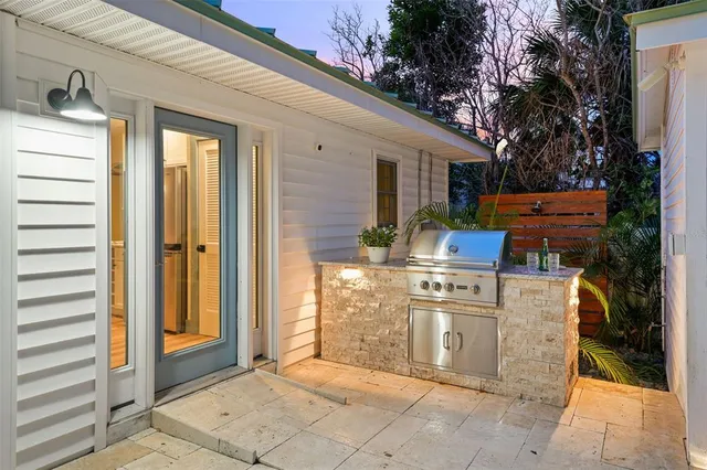 $1,050,000 | 759 Lantana Avenue, Clearwater Beach, FL 33767