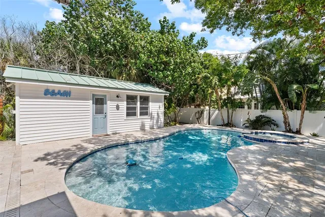 $1,050,000 | 759 Lantana Avenue, Clearwater Beach, FL 33767