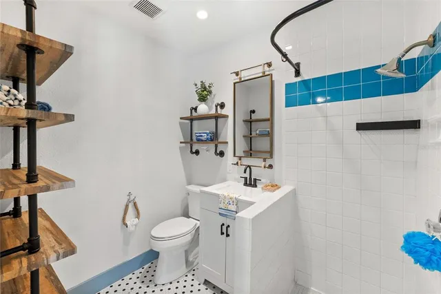 $1,050,000 | 759 Lantana Avenue, Clearwater Beach, FL 33767