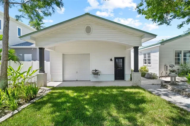 $1,050,000 | 759 Lantana Avenue, Clearwater Beach, FL 33767