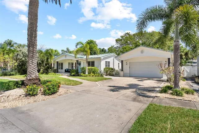 $1,050,000 | 759 Lantana Avenue, Clearwater Beach, FL 33767