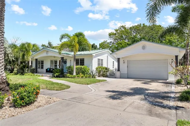 $1,050,000 | 759 Lantana Avenue, Clearwater Beach, FL 33767