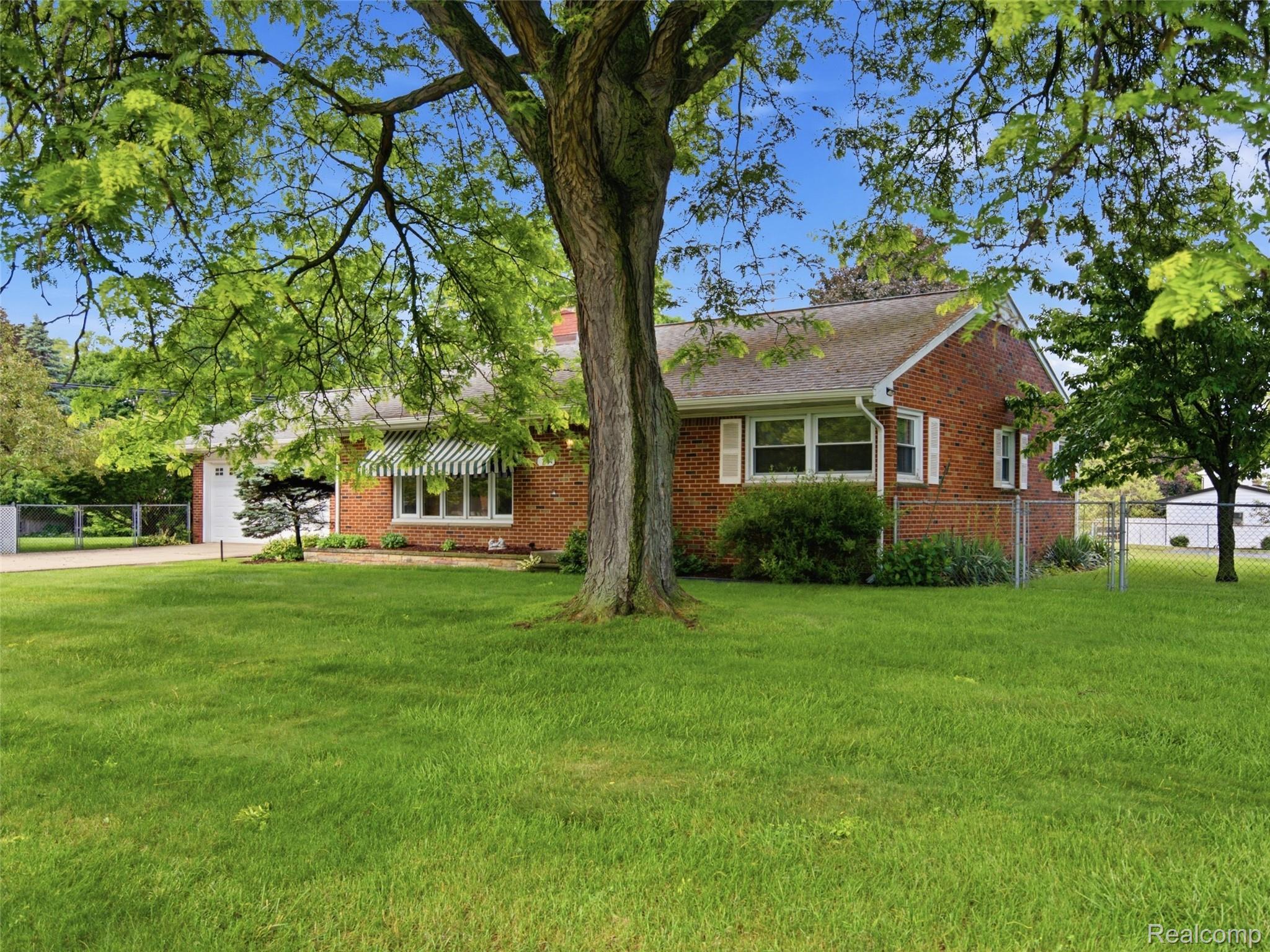 24 Nevada Avenue Rochester, MI 48309 - Photo 4 of 34 Front house