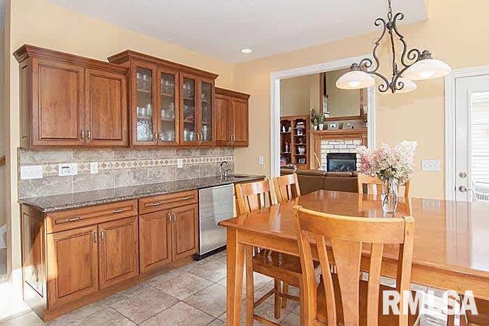 6183 Eagle Ridge Road Bettendorf, IA 52722 - Photo 8 of 24 Gallery Image 8