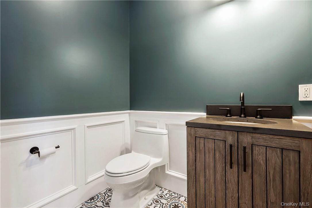 14 Shady Road Ardsley, NY 10502 - Photo 31 of 37 a bathroom with a sink a toilet and vanity