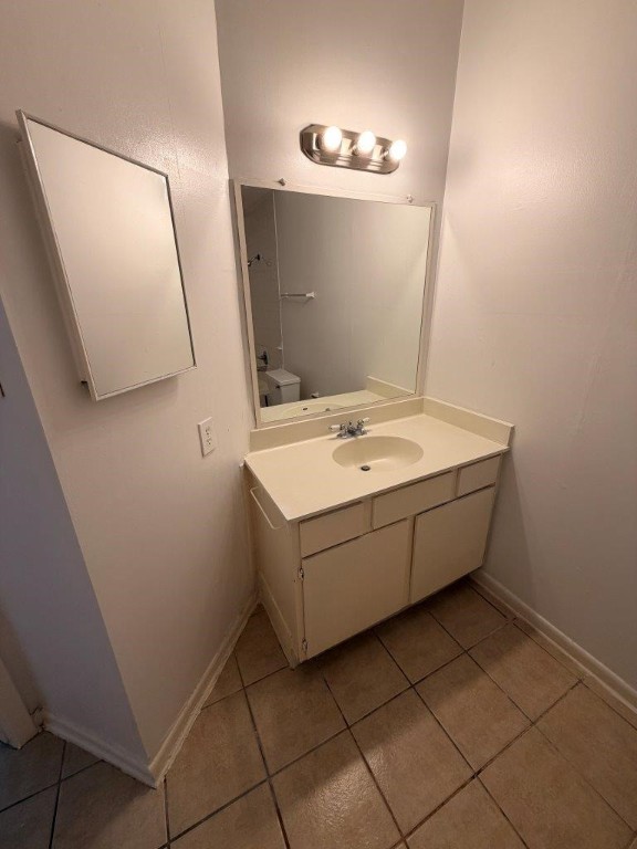 7901 Cambridge Street, Unit 25 Houston, TX 77054 - Photo 12 of 18 a bathroom with a sink and mirror