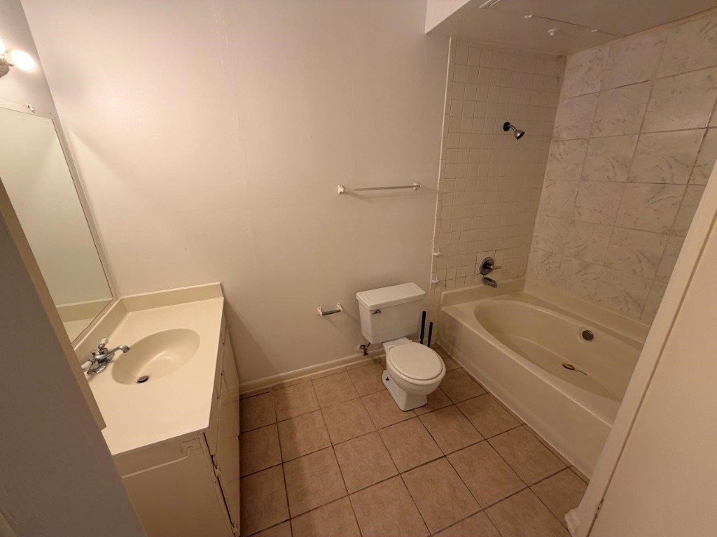 7901 Cambridge Street, Unit 25 Houston, TX 77054 - Photo 10 of 18 a bathroom with a toilet and a bathtub