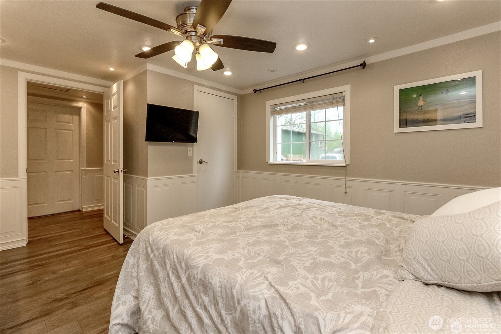 609 Hill Road Aberdeen, WA 98520 - Photo 14 of 38 a bedroom with a bed and a flat screen tv