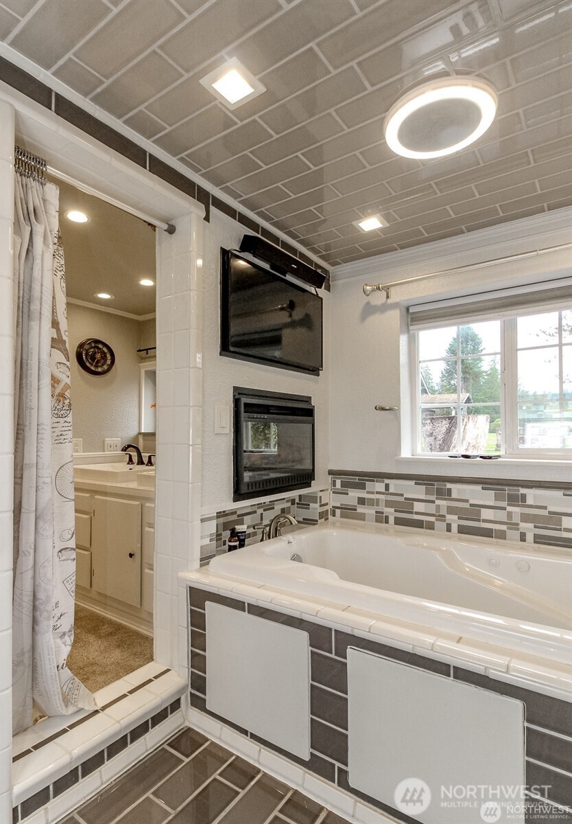 609 Hill Road Aberdeen, WA 98520 - Photo 16 of 38 a kitchen with a sink and a stove top oven