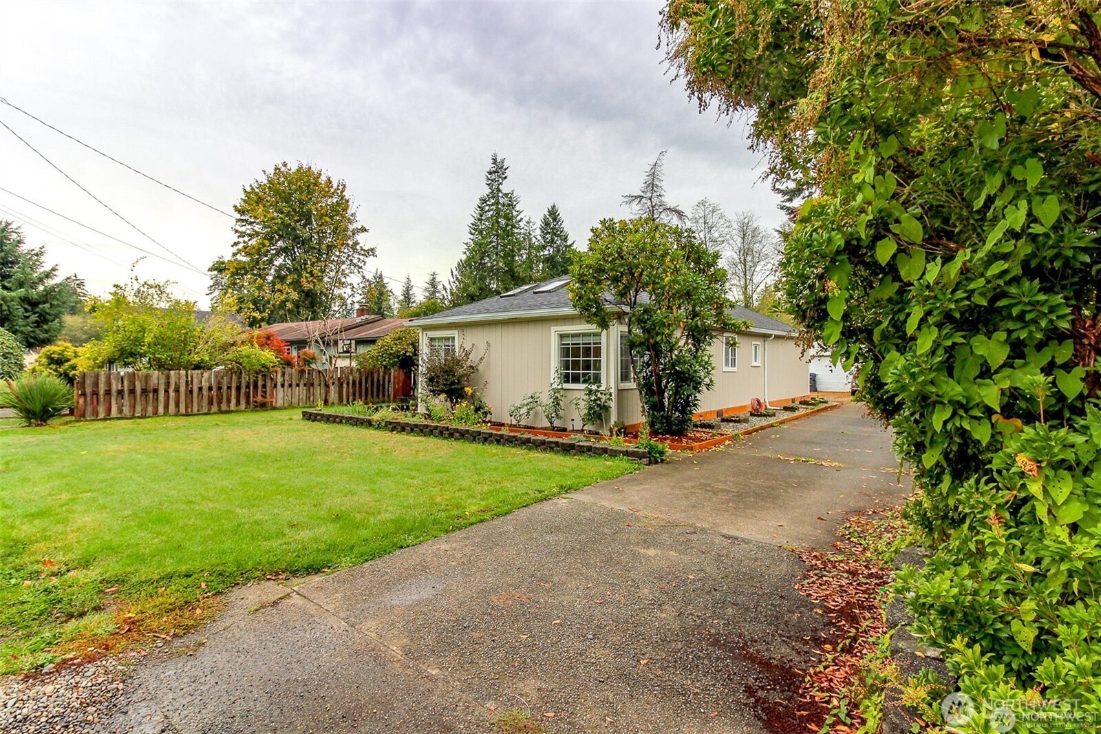 609 Hill Road Aberdeen, WA 98520 - Photo 27 of 38 a view of a house with backyard and garden