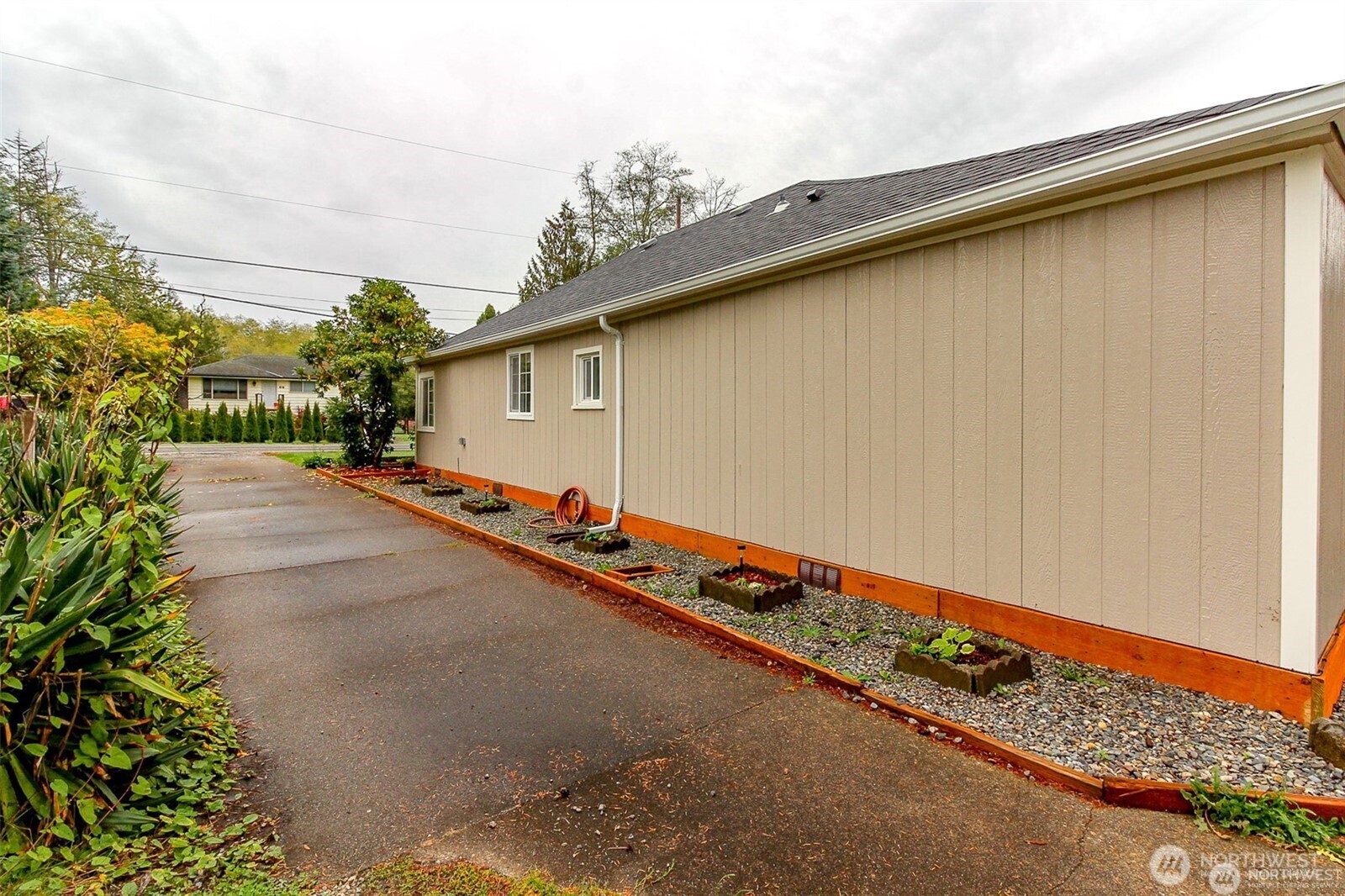 609 Hill Road Aberdeen, WA 98520 - Photo 28 of 38 a view of a small pool with an outdoor space