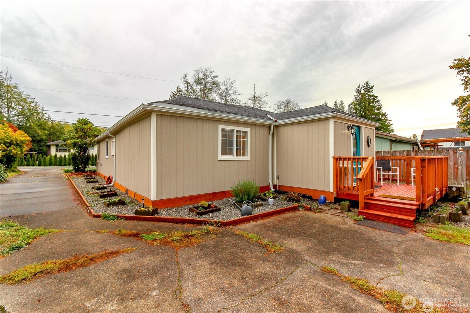 609 Hill Road Aberdeen, WA 98520 - Photo 29 of 38 a backyard of a house with barbeque oven and a bench