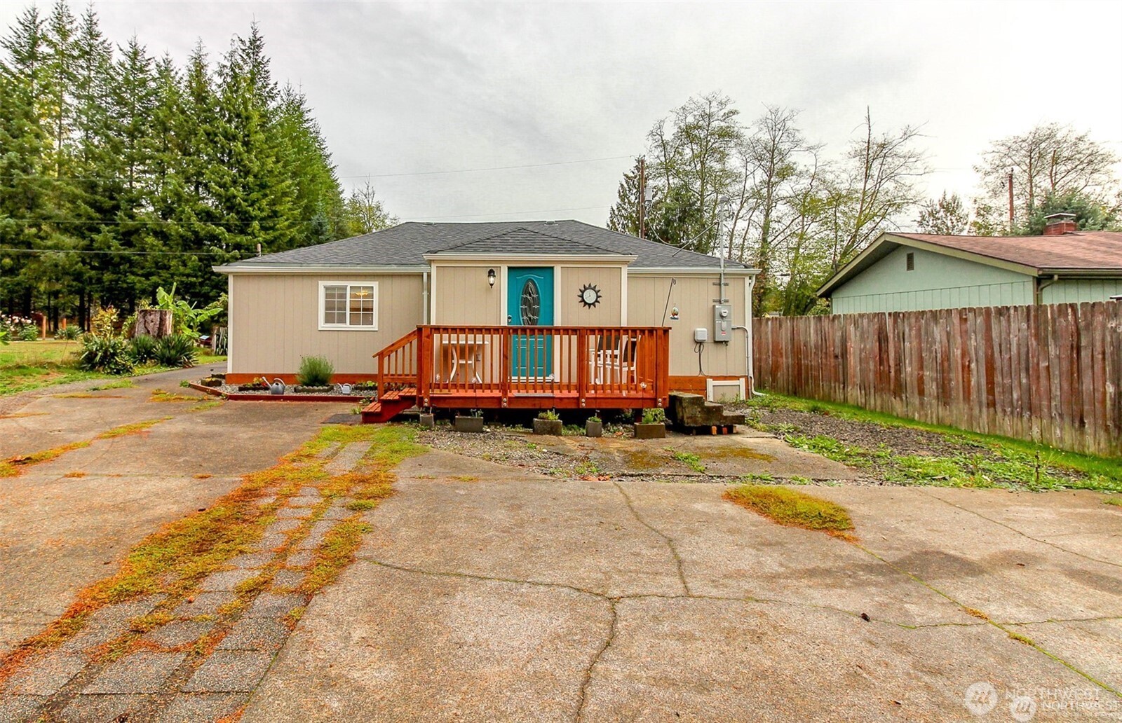 609 Hill Road Aberdeen, WA 98520 - Photo 32 of 38 a view of a house with wooden fence next to a yard