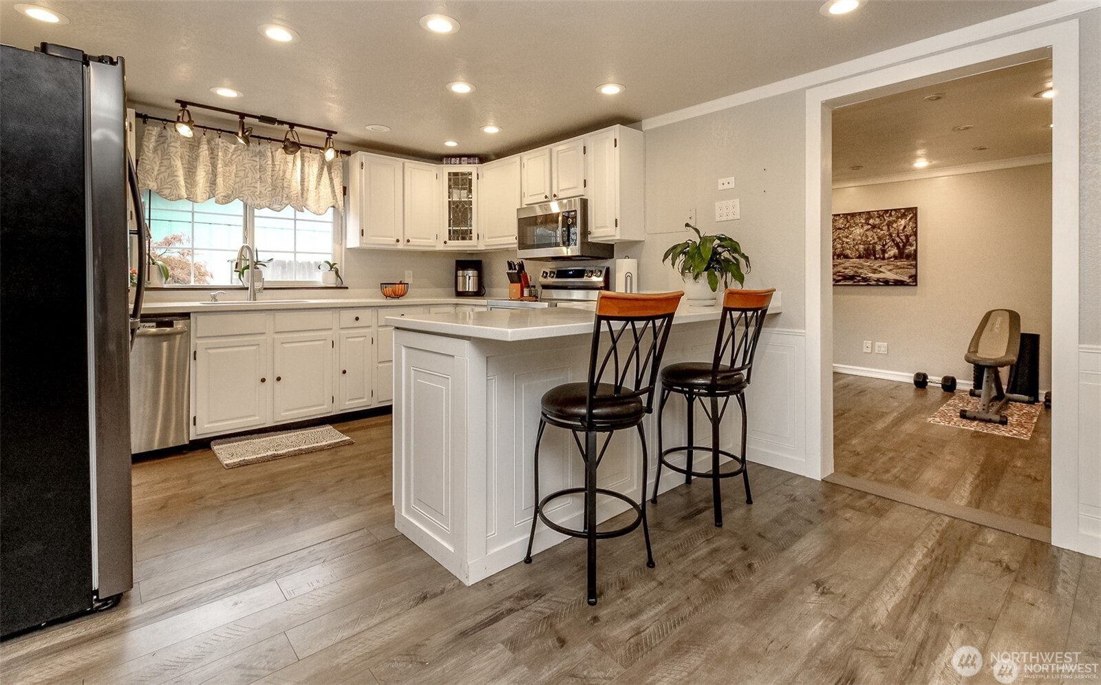 609 Hill Road Aberdeen, WA 98520 - Photo 8 of 38 a open kitchen with granite countertop a stove a sink a dining table and chairs