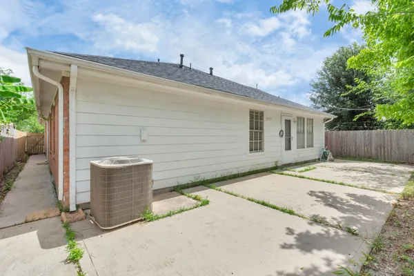 $1,800 | 8914 Dirby Street, Houston, TX 77075