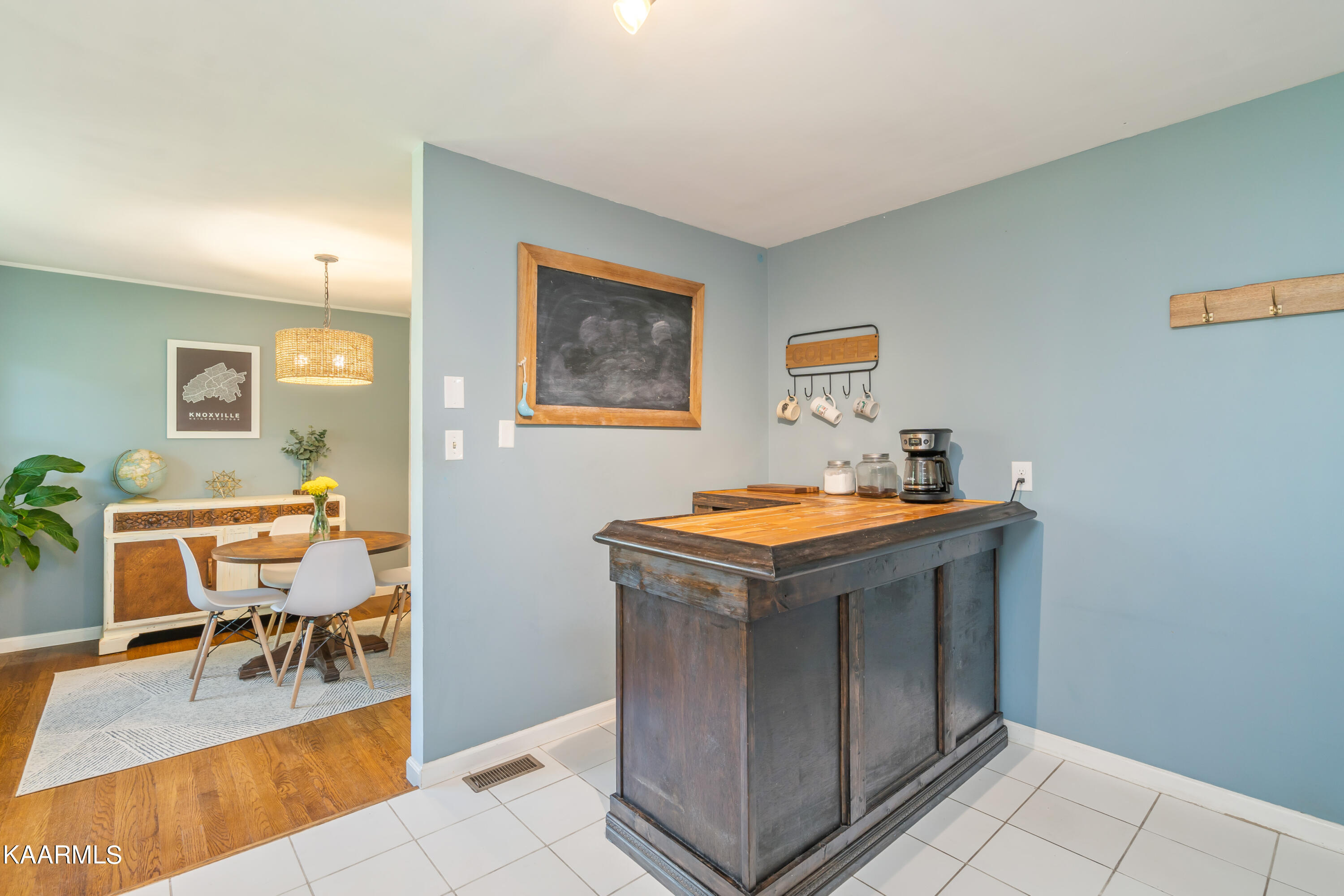 4029 Sullivan Road Knoxville, TN 37921 - Photo 15 of 33 This Island/Peninsula Conveys