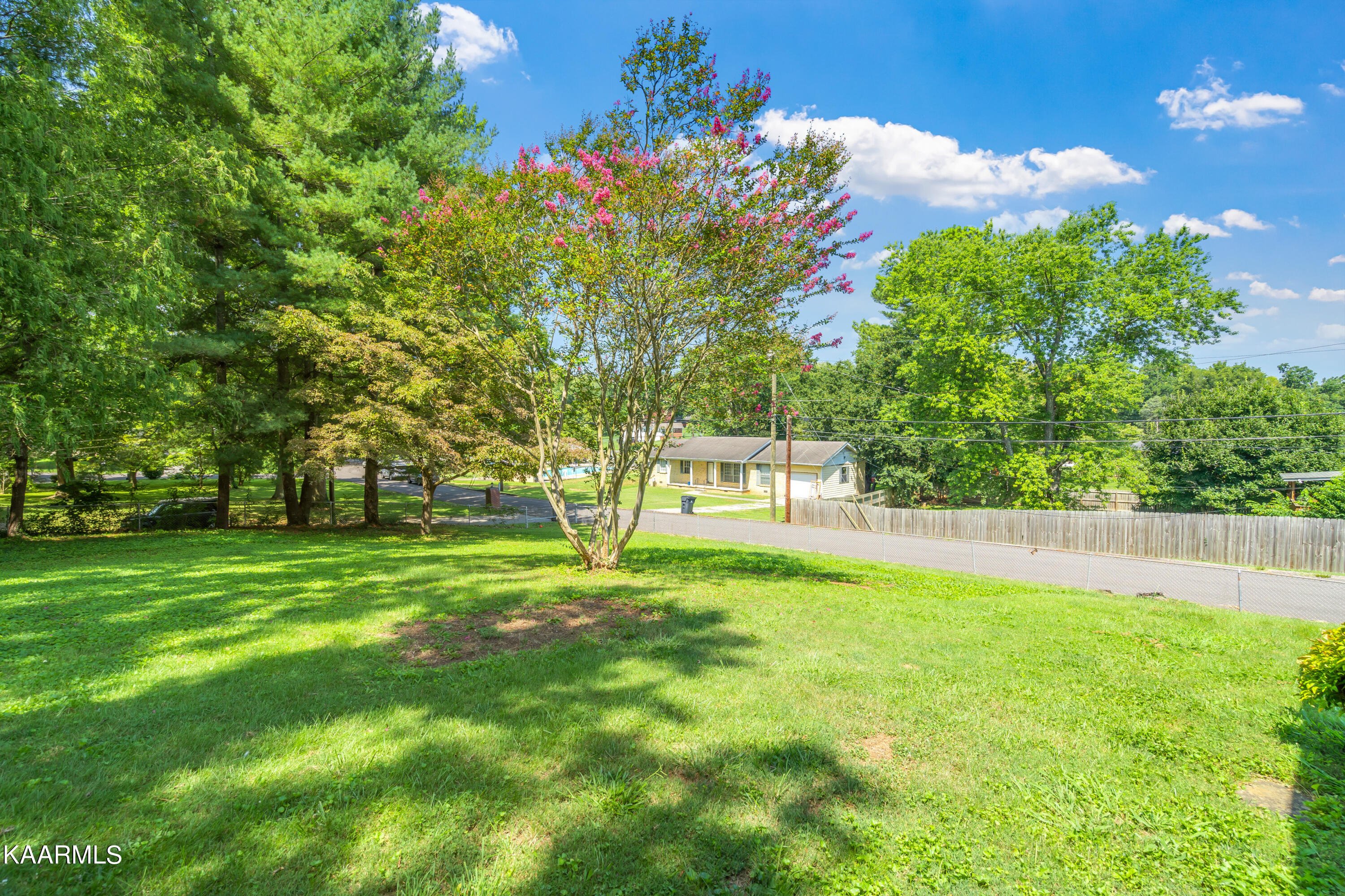 4029 Sullivan Road Knoxville, TN 37921 - Photo 27 of 33 Look at That Yard!