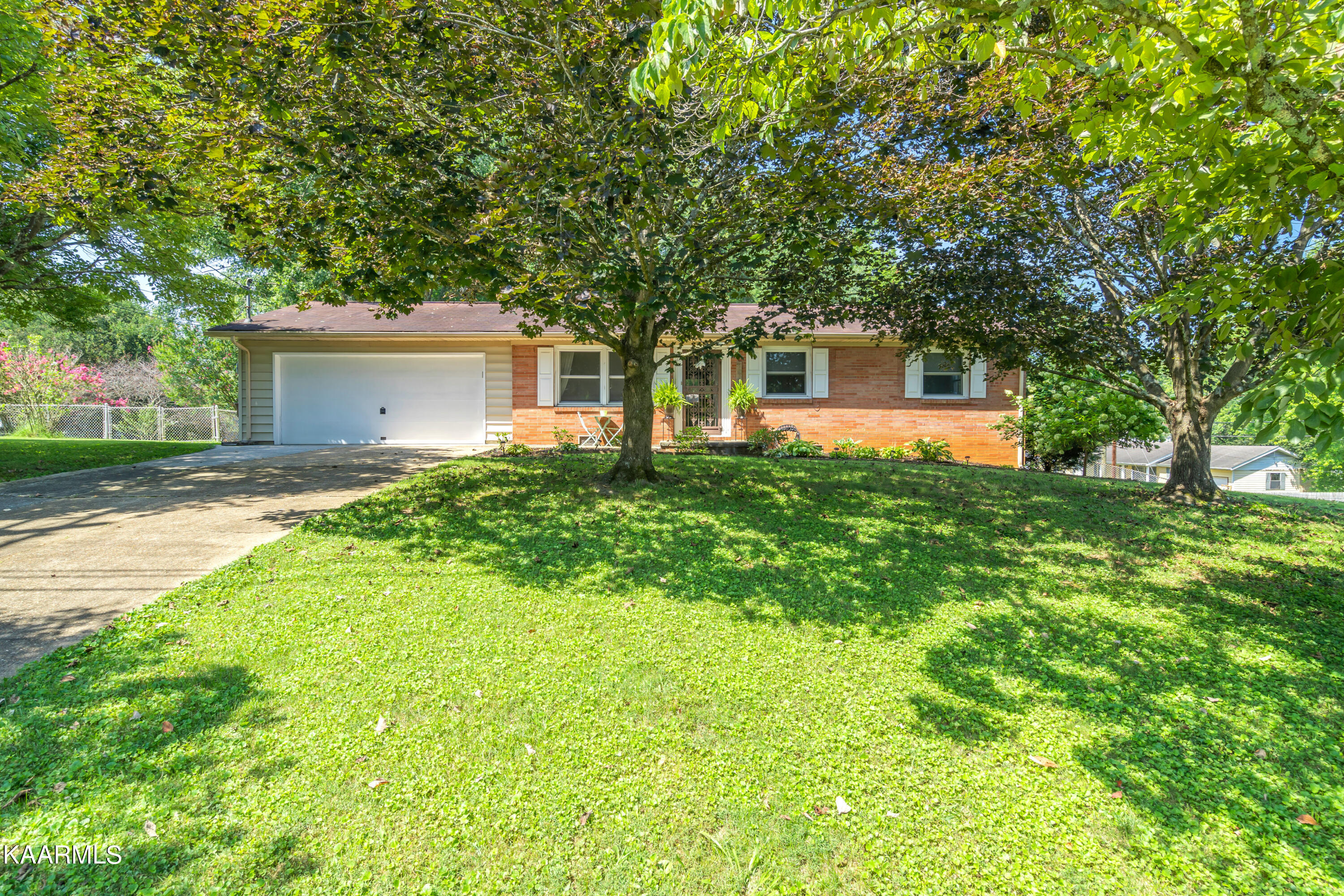 4029 Sullivan Road Knoxville, TN 37921 - Photo 3 of 33 Mature Trees