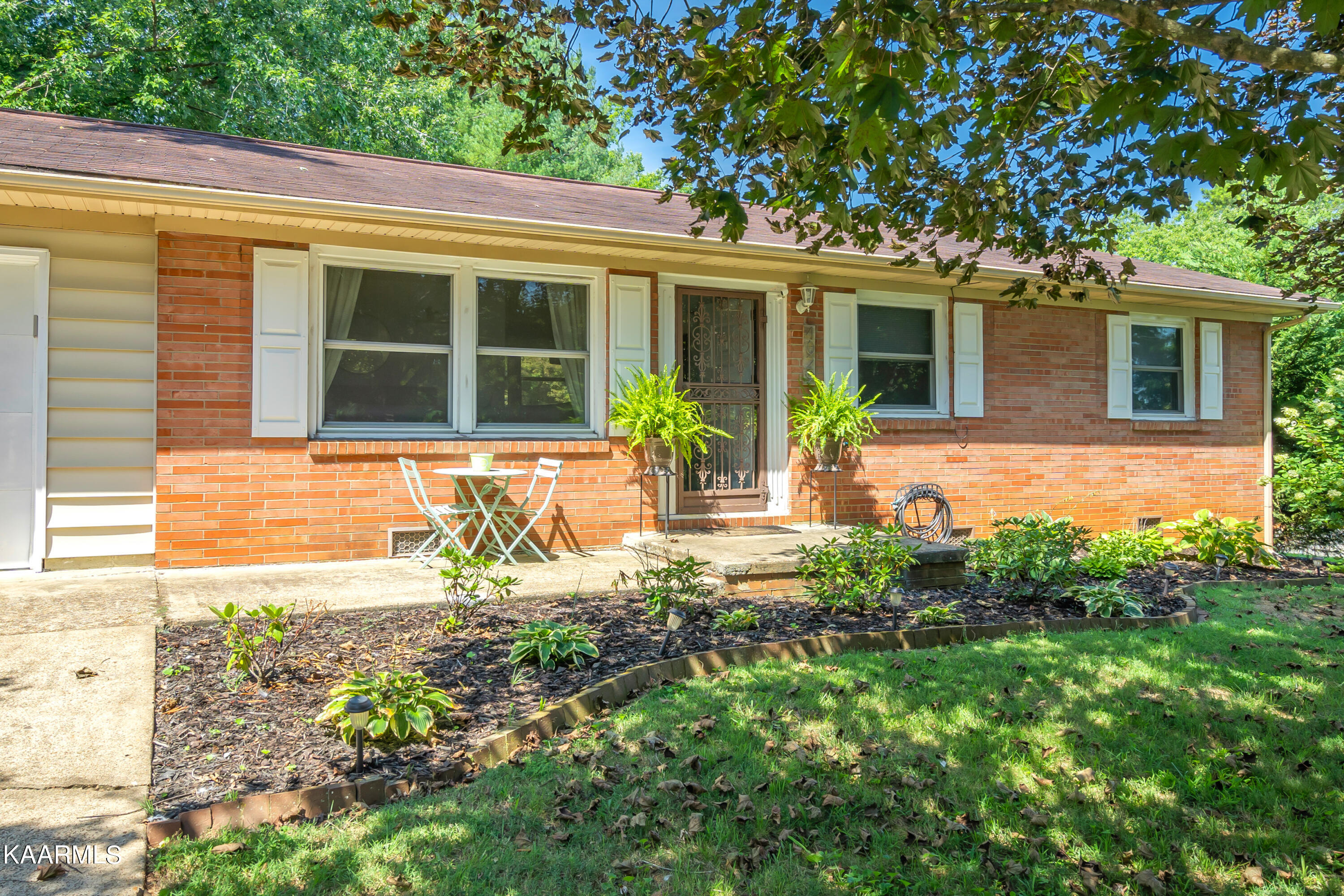 4029 Sullivan Road Knoxville, TN 37921 - Photo 4 of 33 Inviting Entry