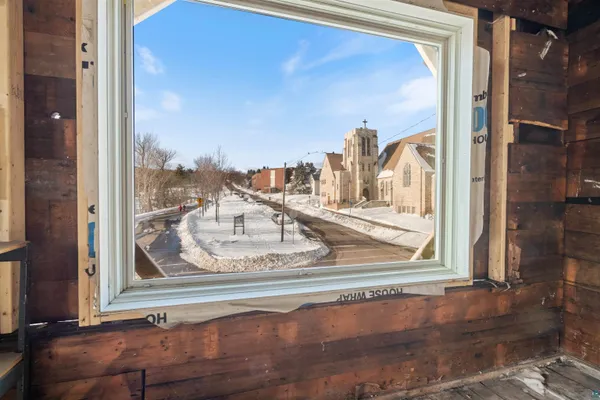 $289,900 | 2502 West 3rd Street, Duluth, MN 55806