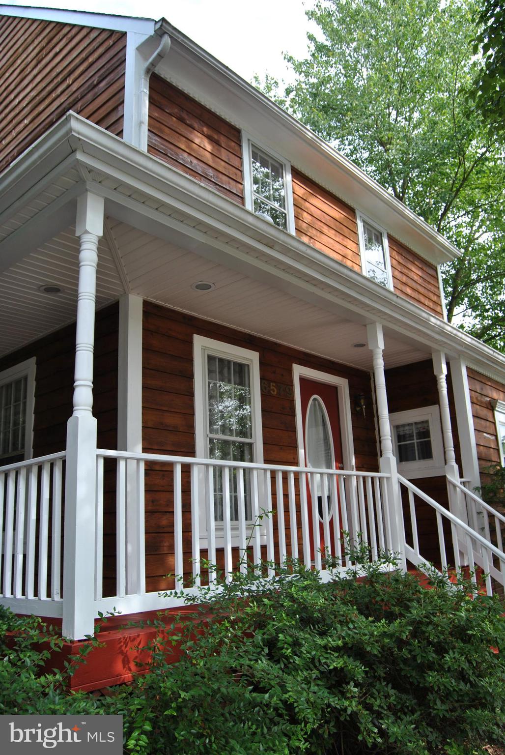 Welcome home to your lake house!
