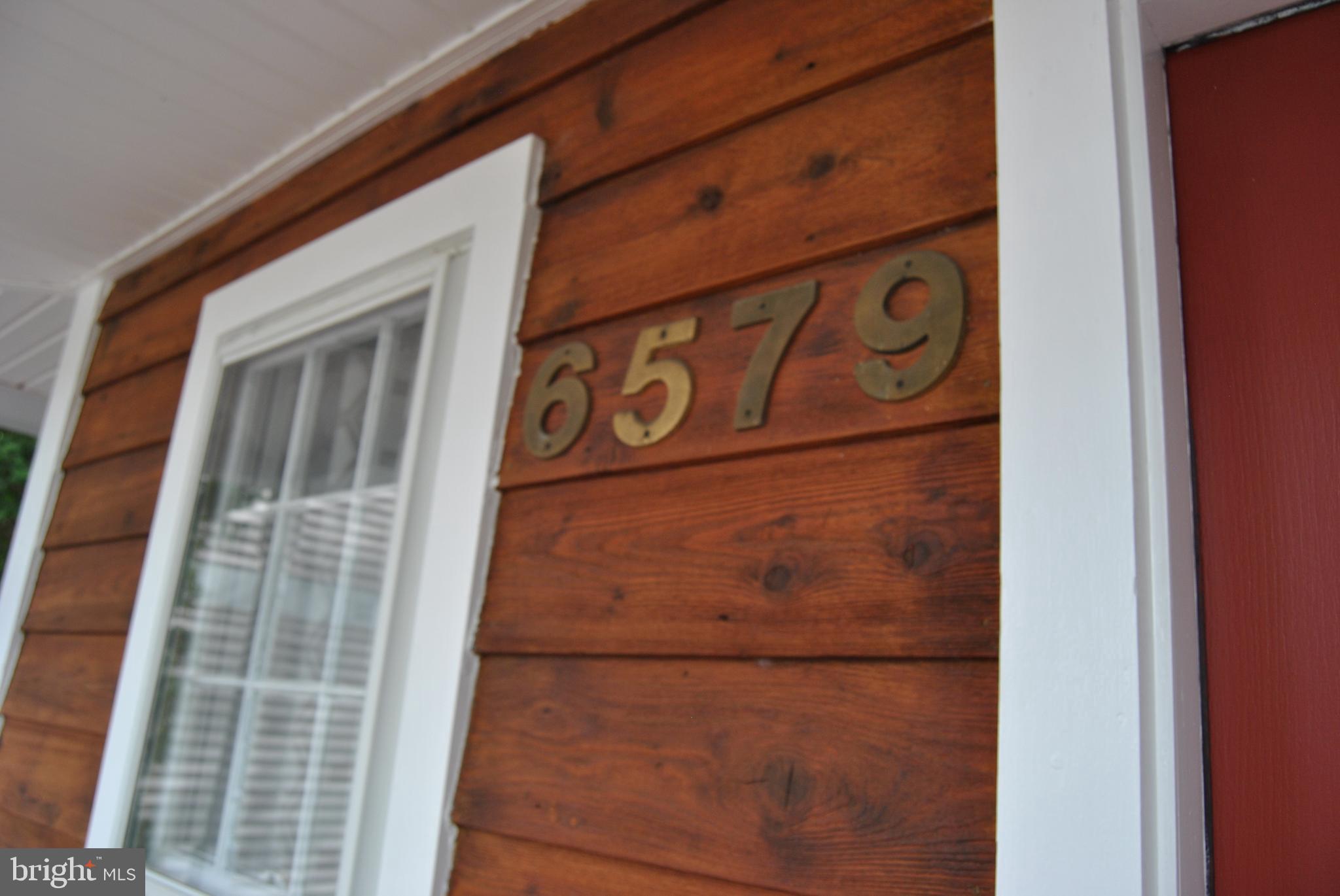 Welcome home to 6579 Hemlock Point Road!