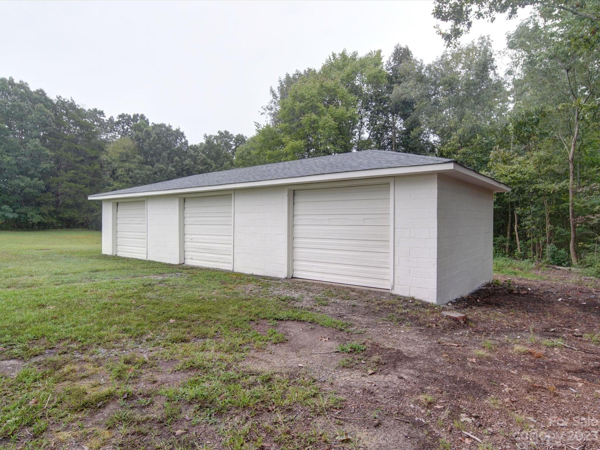 893 State Rd S-13-35 Pageland, SC 29728 - Photo 3 of 25 a backyard of a house with lots of green space