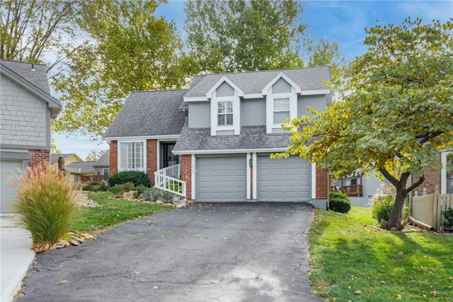 $425,000 | 12557 West 82nd Terrace, Lenexa, KS 66215