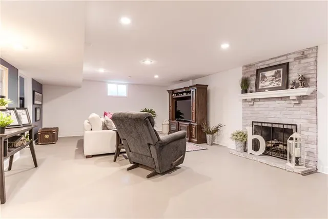 $425,000 | 12557 West 82nd Terrace, Lenexa, KS 66215