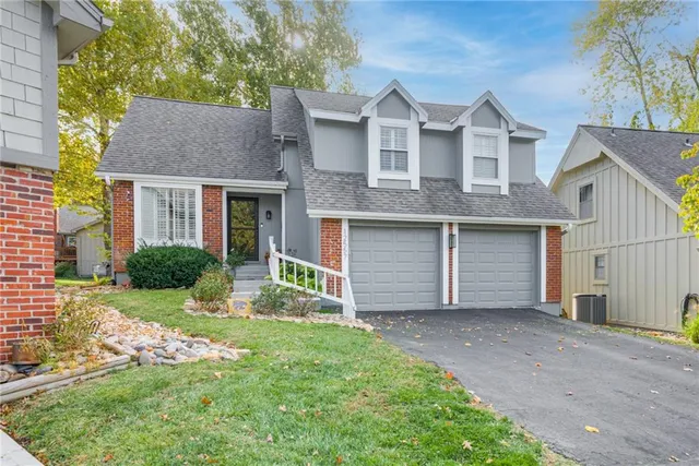 $425,000 | 12557 West 82nd Terrace, Lenexa, KS 66215